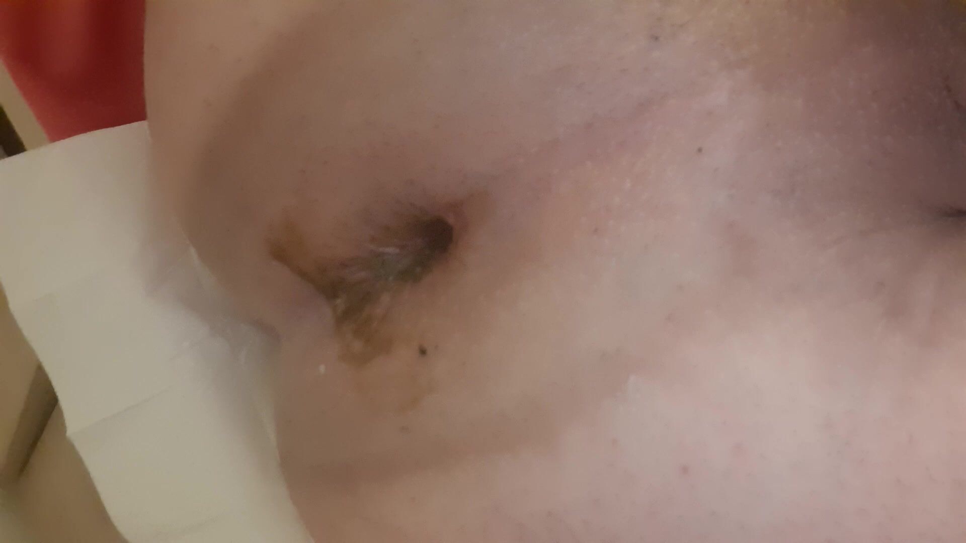 Amateur Scat Guy Stuffs A Thick Dildo In His Dirty Shithole While 